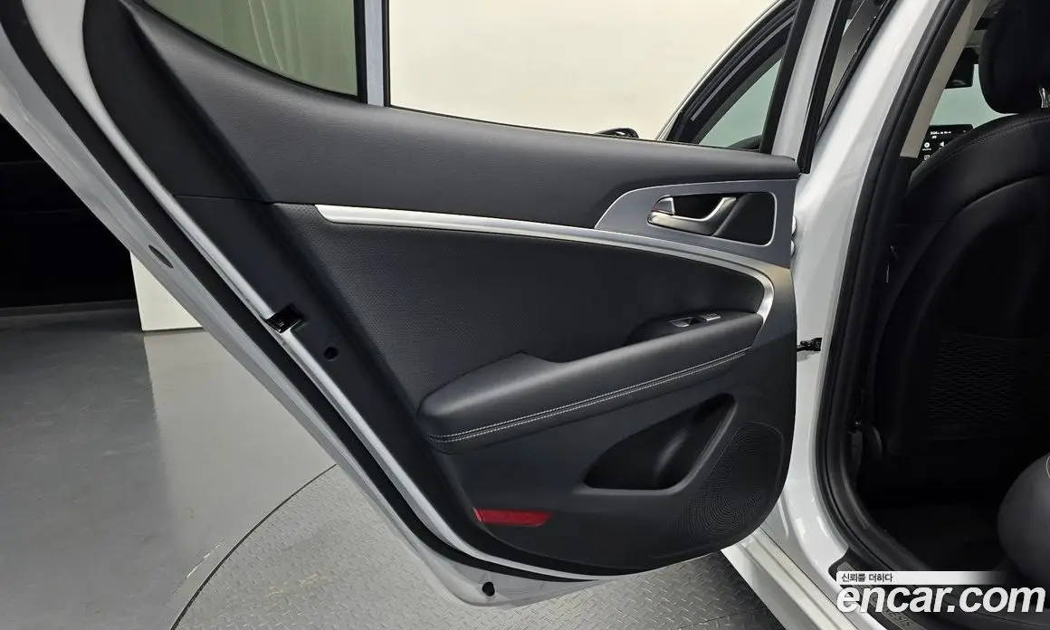 Genesis G70 2019 2.0 автомат (гидро), фото 14 Genesis G70 2019 2.0 автомат (гидро), фото 14