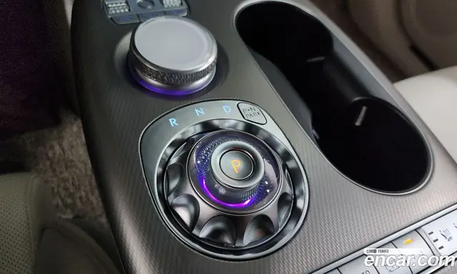 Genesis GV60 2022 0.1 автомат (гидро), миниатюра 12
