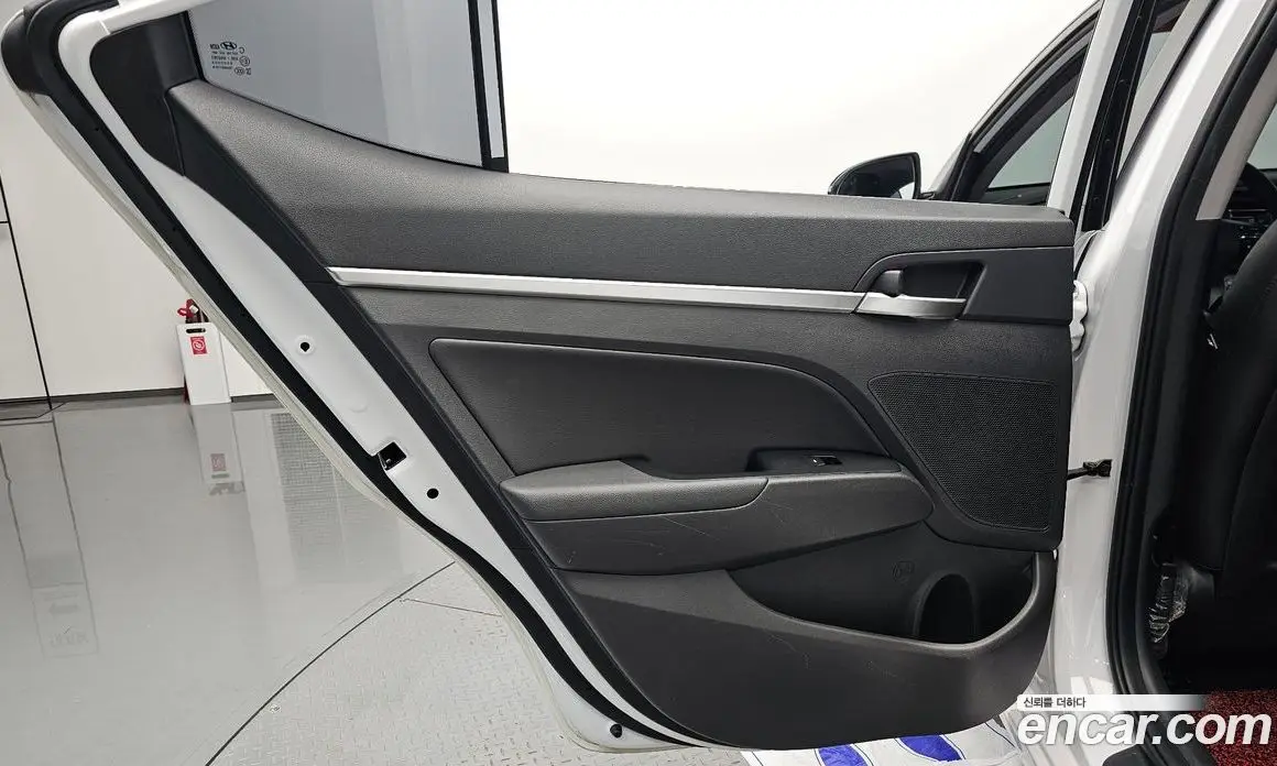 Hyundai Avante 2019 1.6 автомат (гидро), фото 14
