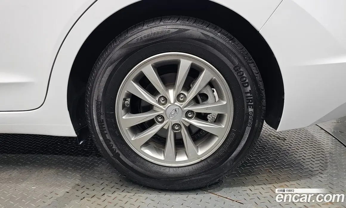 Hyundai Avante 2019 1.6 автомат (гидро), фото 6