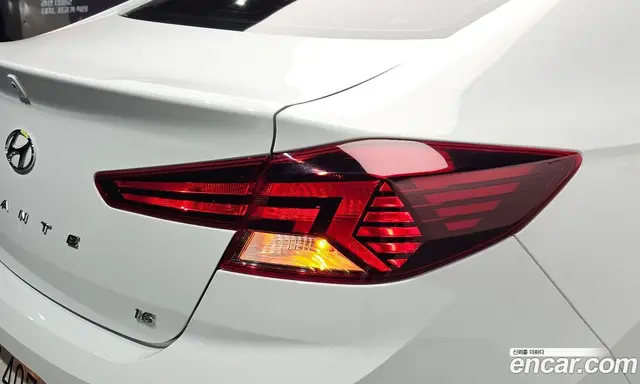 Hyundai Avante 2019 1.6 автомат (гидро), миниатюра 8