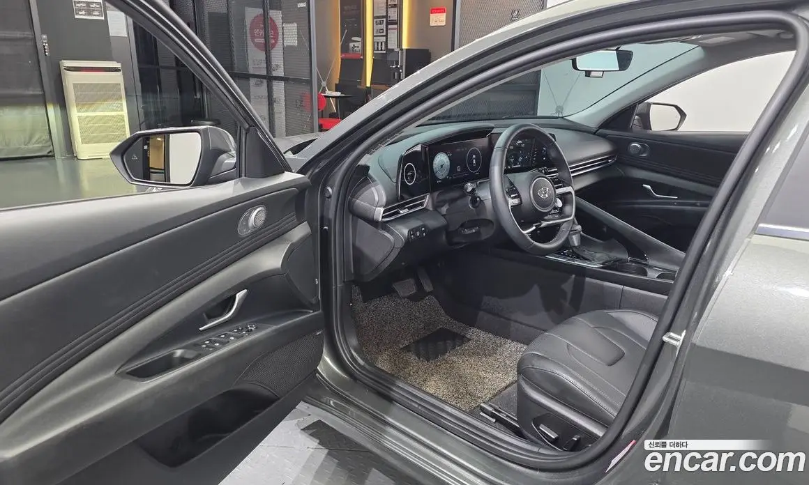Hyundai Avante 2022 1.6 автомат (гидро), фото 13