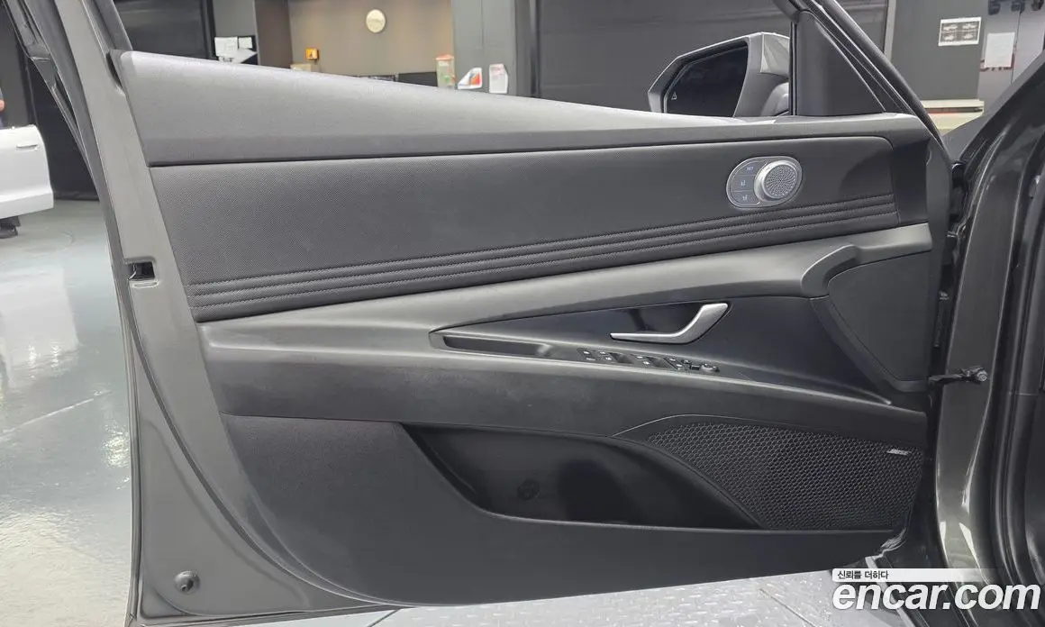 Hyundai Avante 2022 1.6 автомат (гидро), фото 14