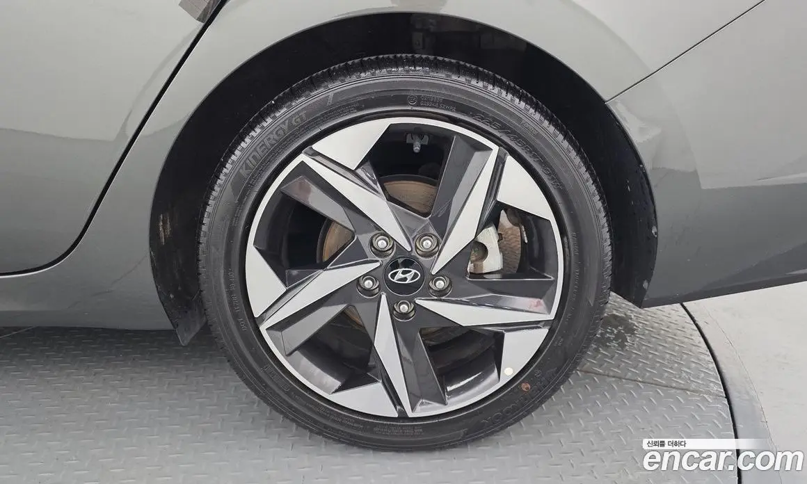 Hyundai Avante 2022 1.6 автомат (гидро), фото 7