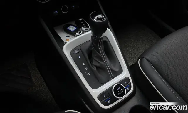 Hyundai Venue 2025 1.6 автомат (гидро), миниатюра 12