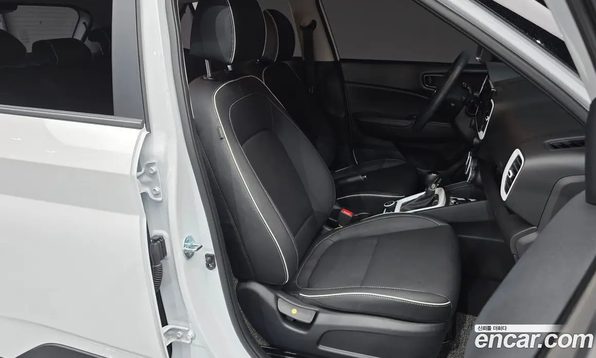 Hyundai Venue 2025 1.6 автомат (гидро), фото 16