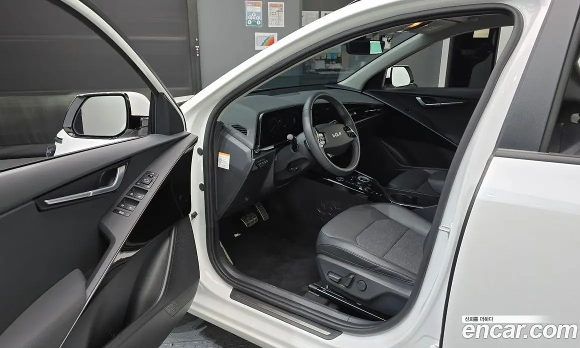 Kia Niro 2022 1.6 автомат (гидро), фото 13