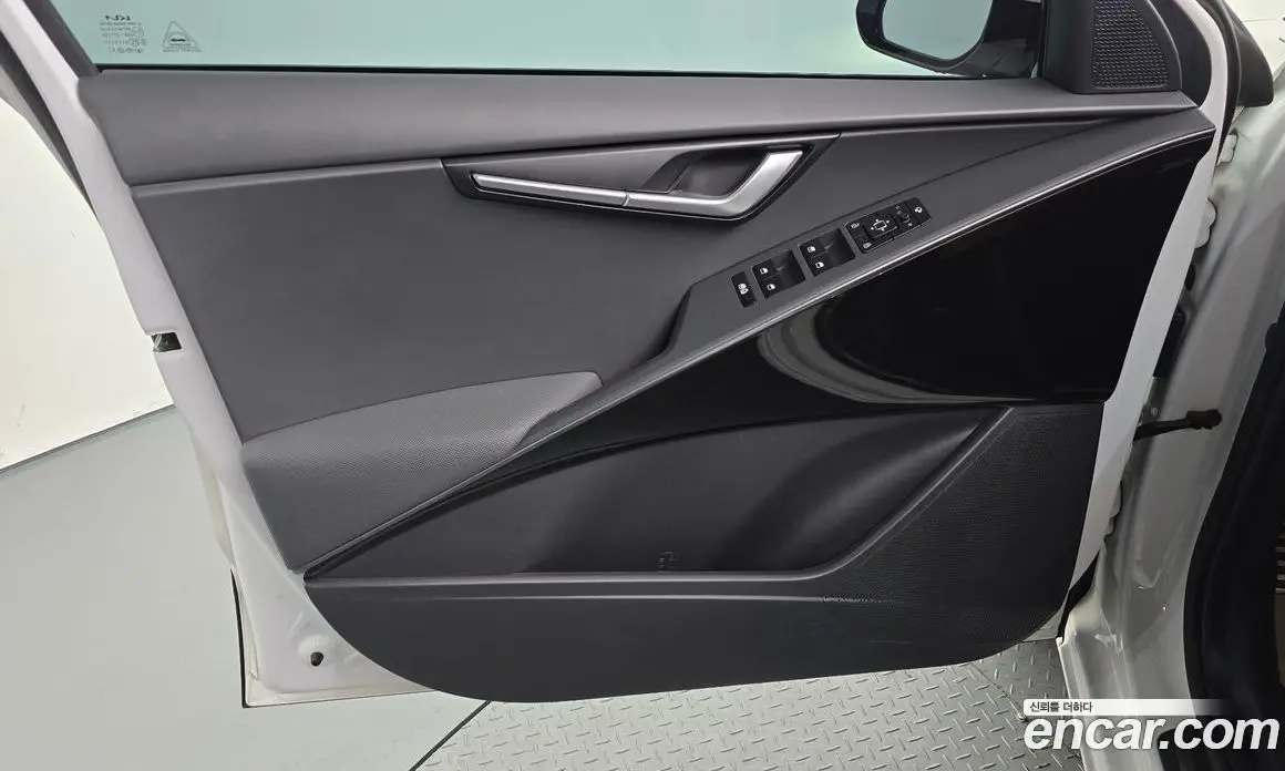 Kia Niro 2022 1.6 автомат (гидро), фото 14