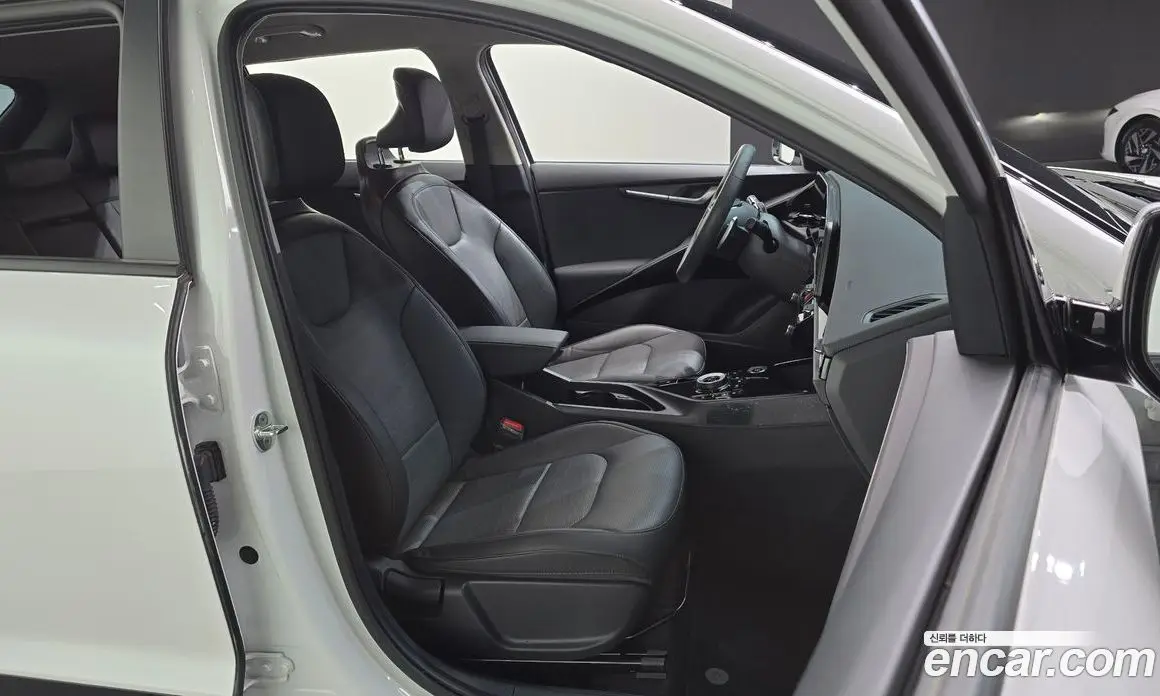 Kia Niro 2022 1.6 автомат (гидро), фото 17