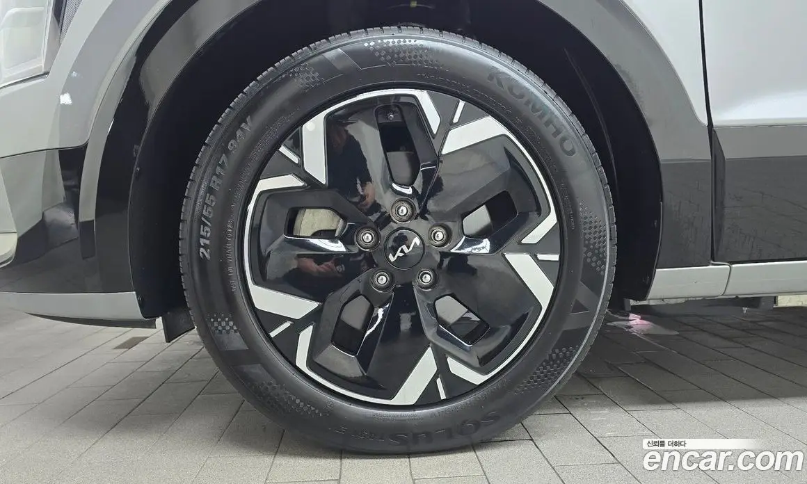 Kia Niro 2023 0.2 автомат (гидро), фото 4