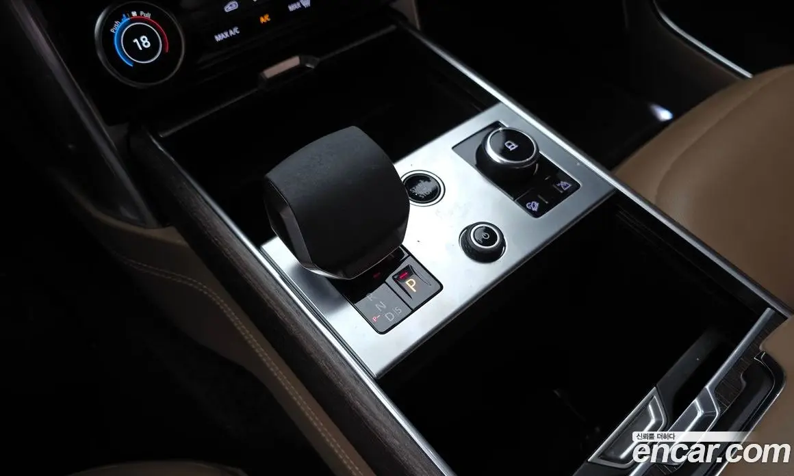 Land Rover Range Rover 2022 4.4 автомат (гидро), фото 12