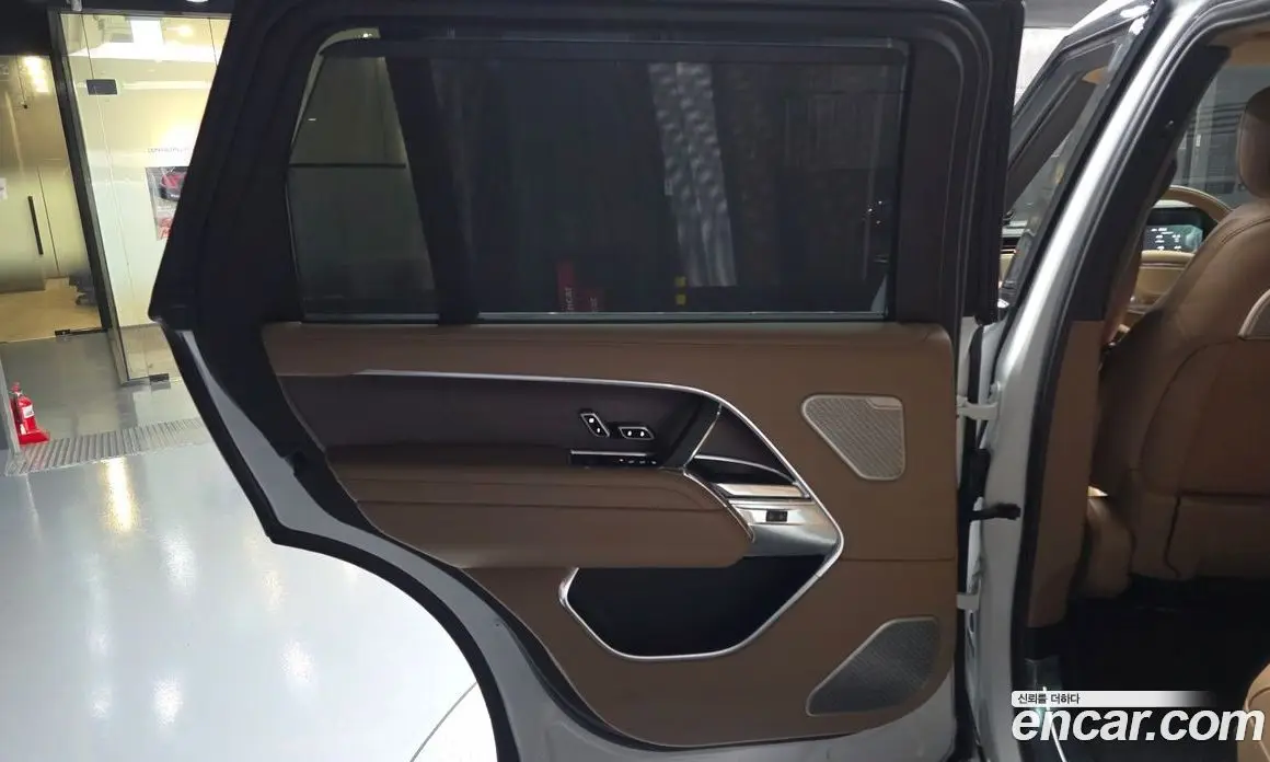 Land Rover Range Rover 2022 4.4 автомат (гидро), фото 15