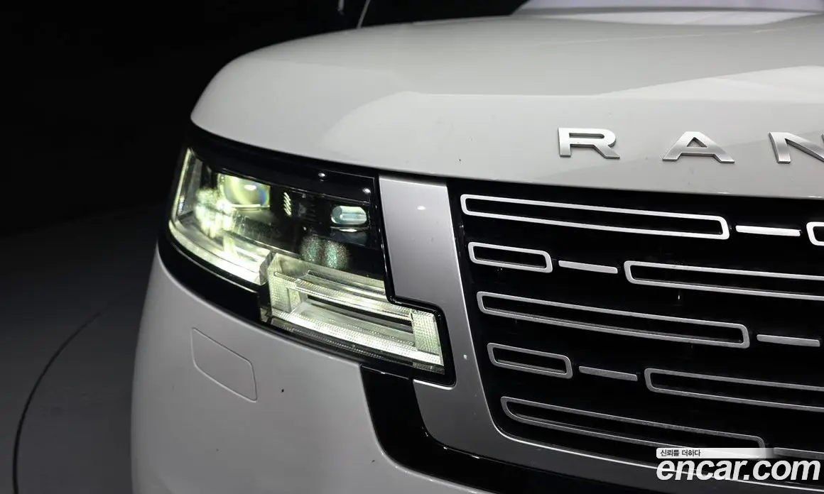Land Rover Range Rover 2022 4.4 автомат (гидро), фото 8