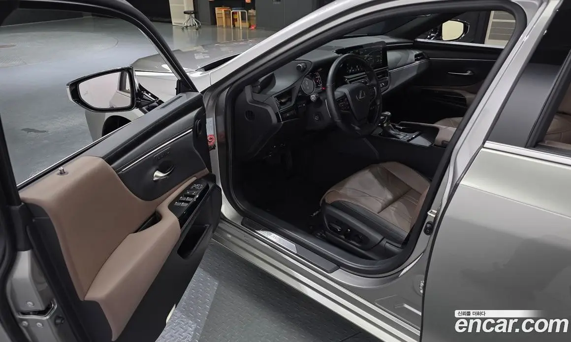Lexus ES 2023 2.5 автомат (гидро), фото 13