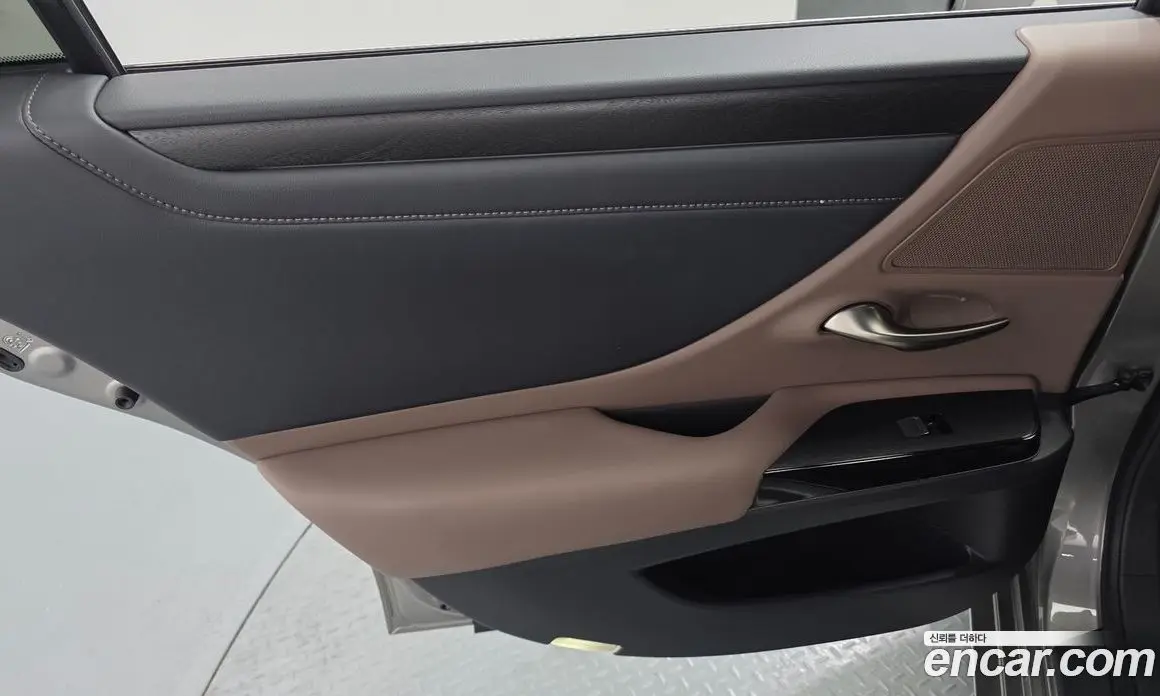 Lexus ES 2023 2.5 автомат (гидро), фото 15