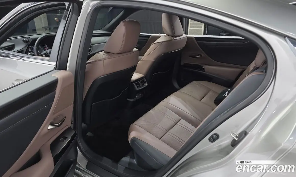 Lexus ES 2023 2.5 автомат (гидро), фото 16