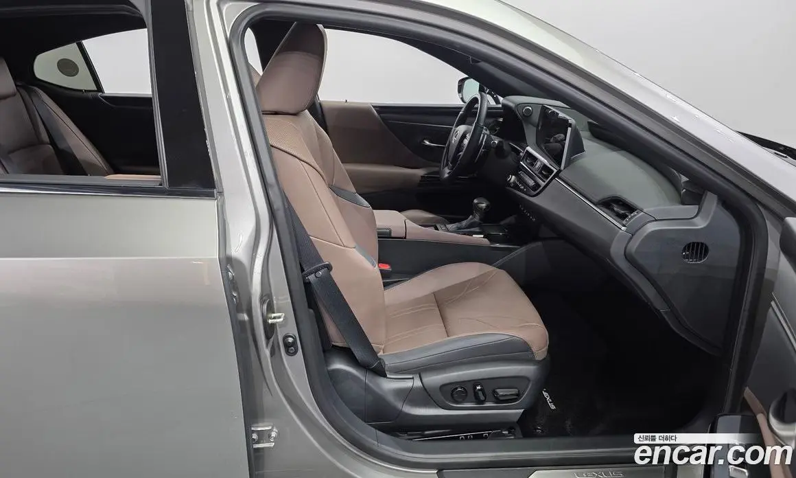Lexus ES 2023 2.5 автомат (гидро), фото 17