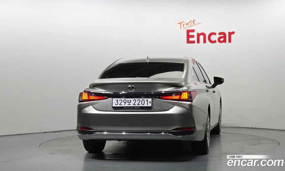 Lexus ES 2023 2.5 автомат (гидро), фото 4