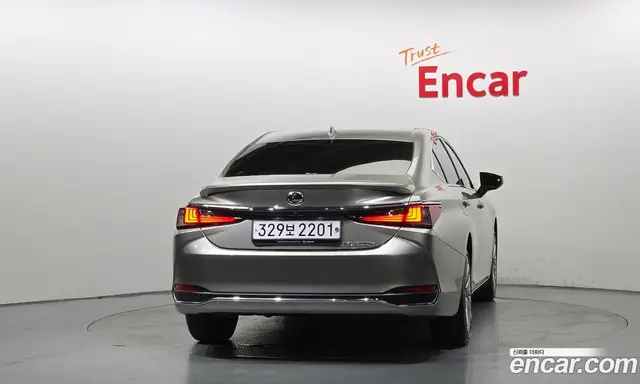 Lexus ES 2023 2.5 автомат (гидро), миниатюра 4