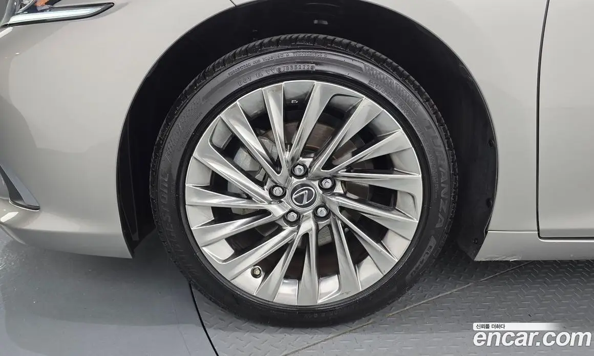 Lexus ES 2023 2.5 автомат (гидро), фото 5