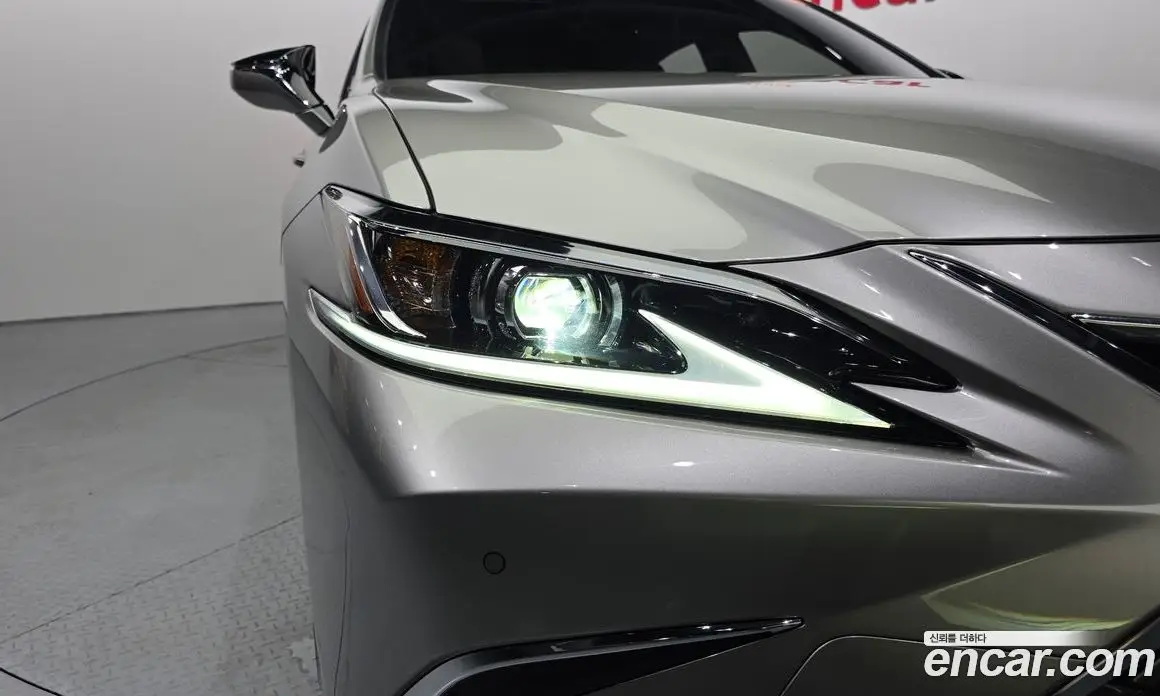 Lexus ES 2023 2.5 автомат (гидро), фото 8