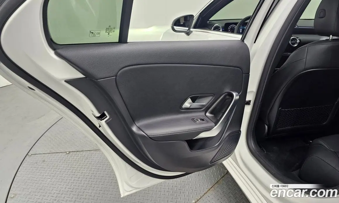 Mercedes-Benz A-Class 2025 2.0 автомат (гидро), фото 15
