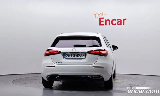 Mercedes-Benz A-Class 2025 2.0 автомат (гидро), миниатюра 4