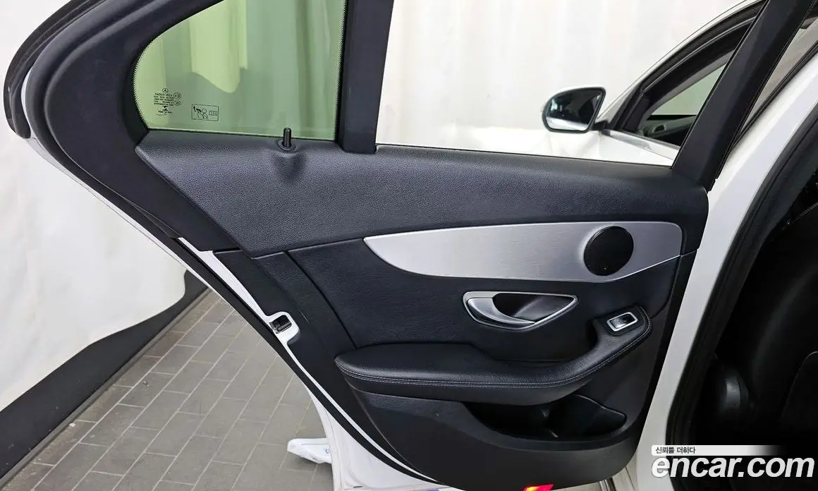 Mercedes-Benz C-Class 2018 2.0 автомат (гидро), фото 15 Mercedes-Benz C-Class 2018 2.0 автомат (гидро), фото 15