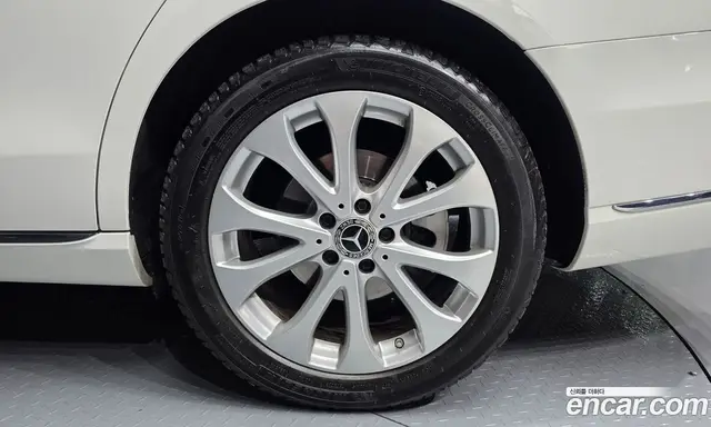 Mercedes-Benz E-Class 2019 1.9 автомат (гидро), миниатюра 5