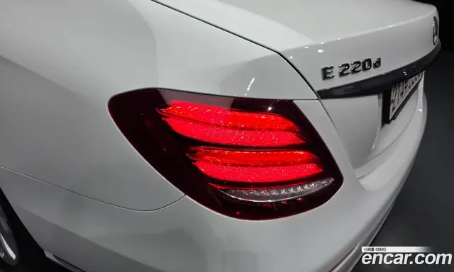 Mercedes-Benz E-Class 2019 1.9 автомат (гидро), миниатюра 9
