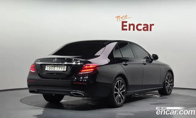 Mercedes-Benz E-Class 2020 2.0 автомат (гидро), миниатюра 2