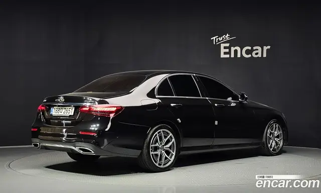 Mercedes-Benz E-Class 2022 1.9 автомат (гидро), миниатюра 2