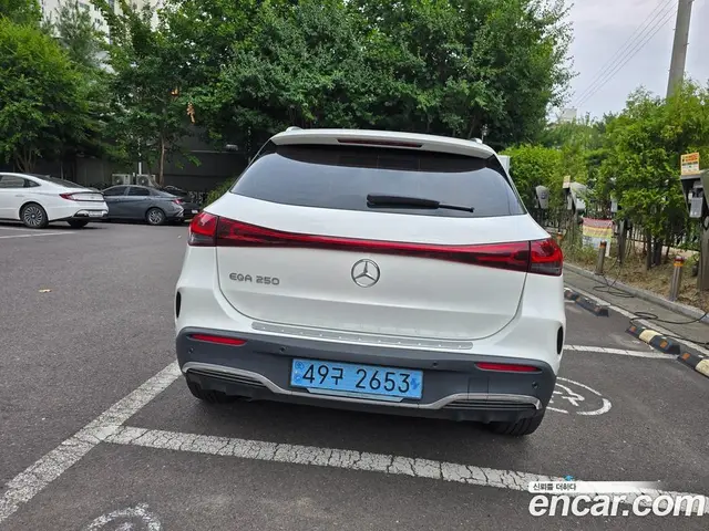 Mercedes-Benz EQA 2023 0.2 автомат (гидро), миниатюра 2