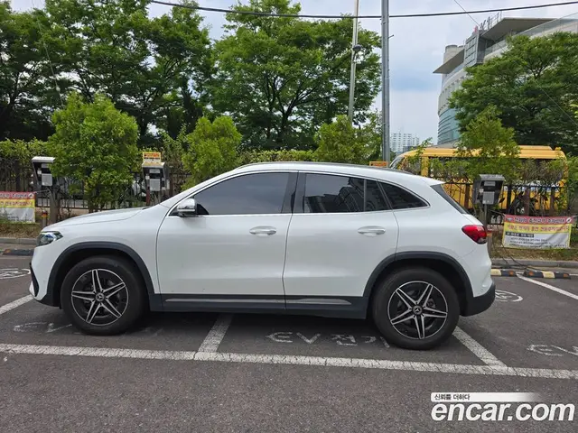 Mercedes-Benz EQA 2023 0.2 автомат (гидро), миниатюра 4