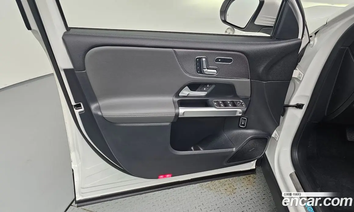 Mercedes-Benz EQB 2024 0.2 автомат (гидро), фото 14
