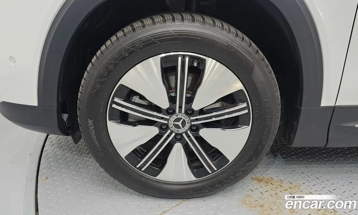 Mercedes-Benz EQB 2024 0.2 автомат (гидро), фото 5