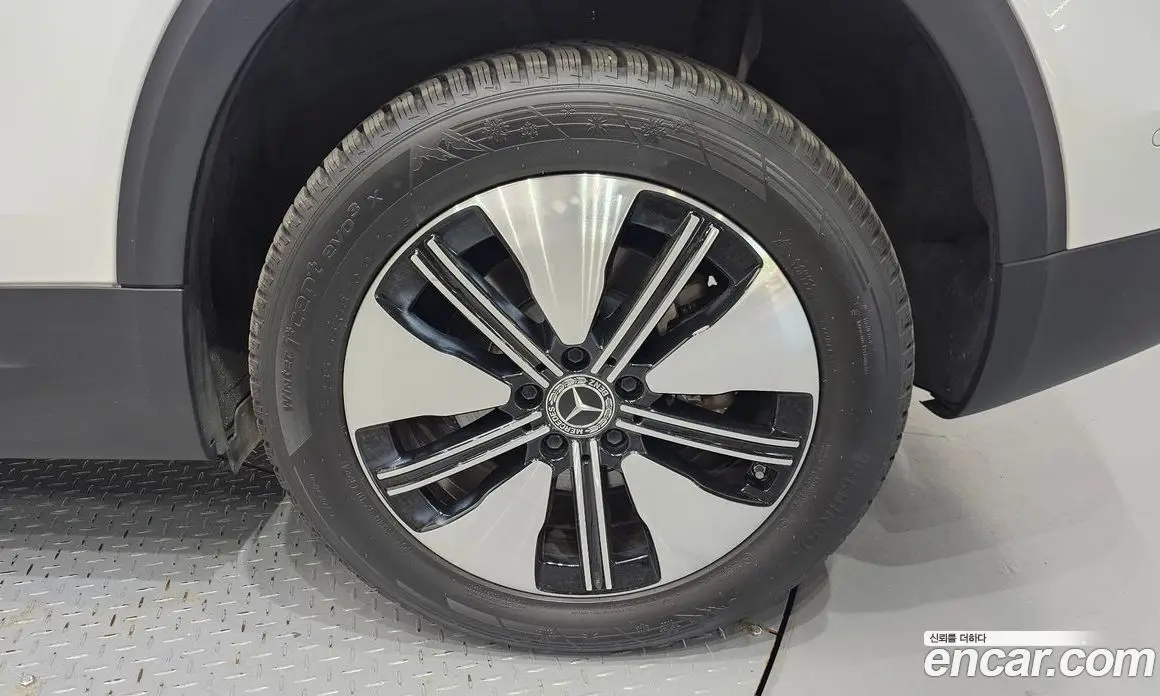 Mercedes-Benz EQB 2024 0.2 автомат (гидро), фото 7