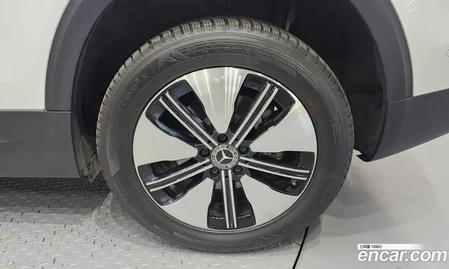 Mercedes-Benz EQB 2024 0.2 автомат (гидро), миниатюра 7
