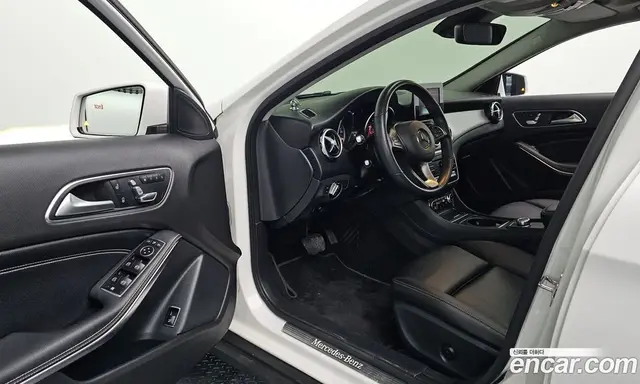 Mercedes-Benz GLA-Class 2019 2.0 автомат (гидро), миниатюра 12