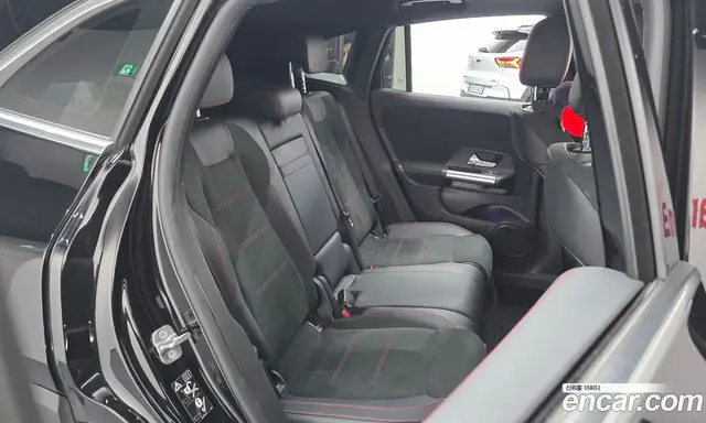Mercedes-Benz GLA-Class 2023 2.0 автомат (гидро), миниатюра 12