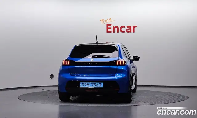 Peugeot 208 2023 0.1 автомат (гидро), миниатюра 4 Peugeot 208 2023 0.1 автомат (гидро), миниатюра 4