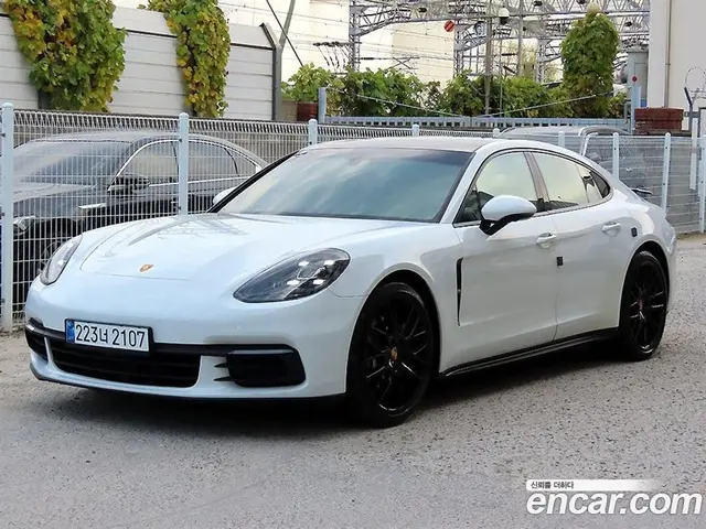 Porsche Panamera 2018 3.0 автомат (гидро), миниатюра 2 Porsche Panamera 2018 3.0 автомат (гидро), миниатюра 2