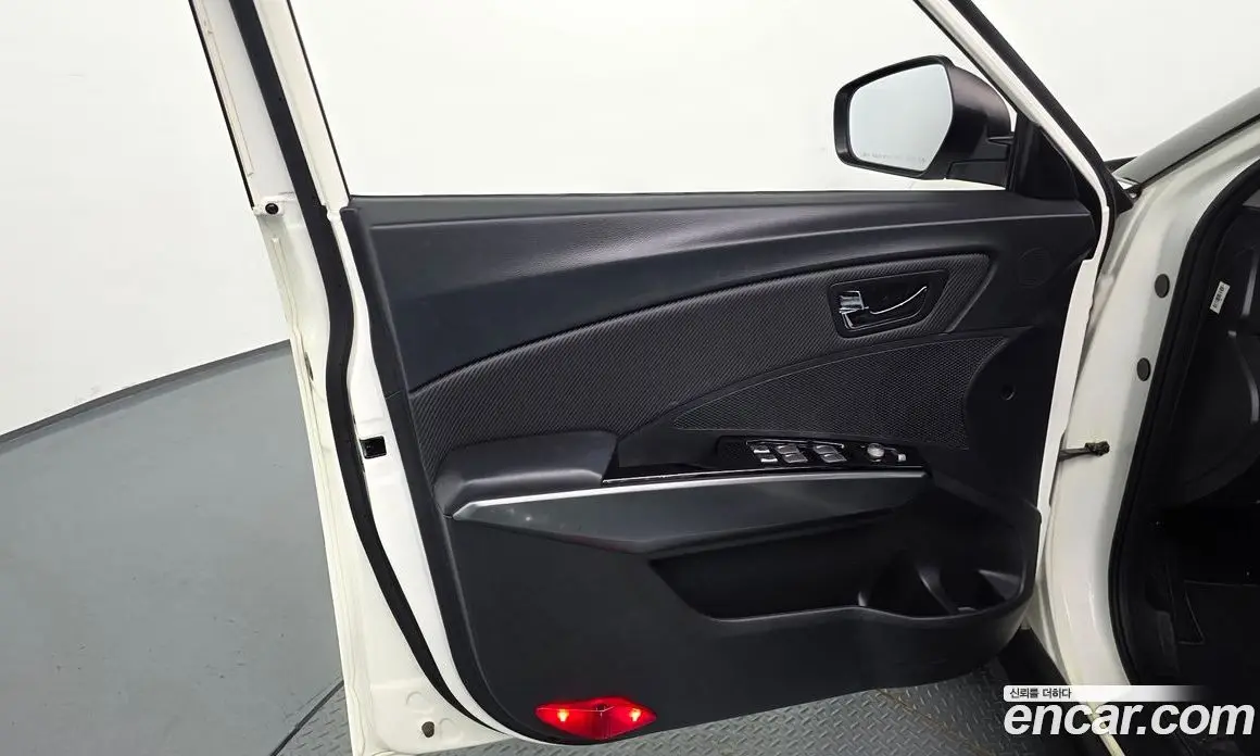 SsangYong TIBOLI 2019 1.6 автомат (гидро), фото 14
