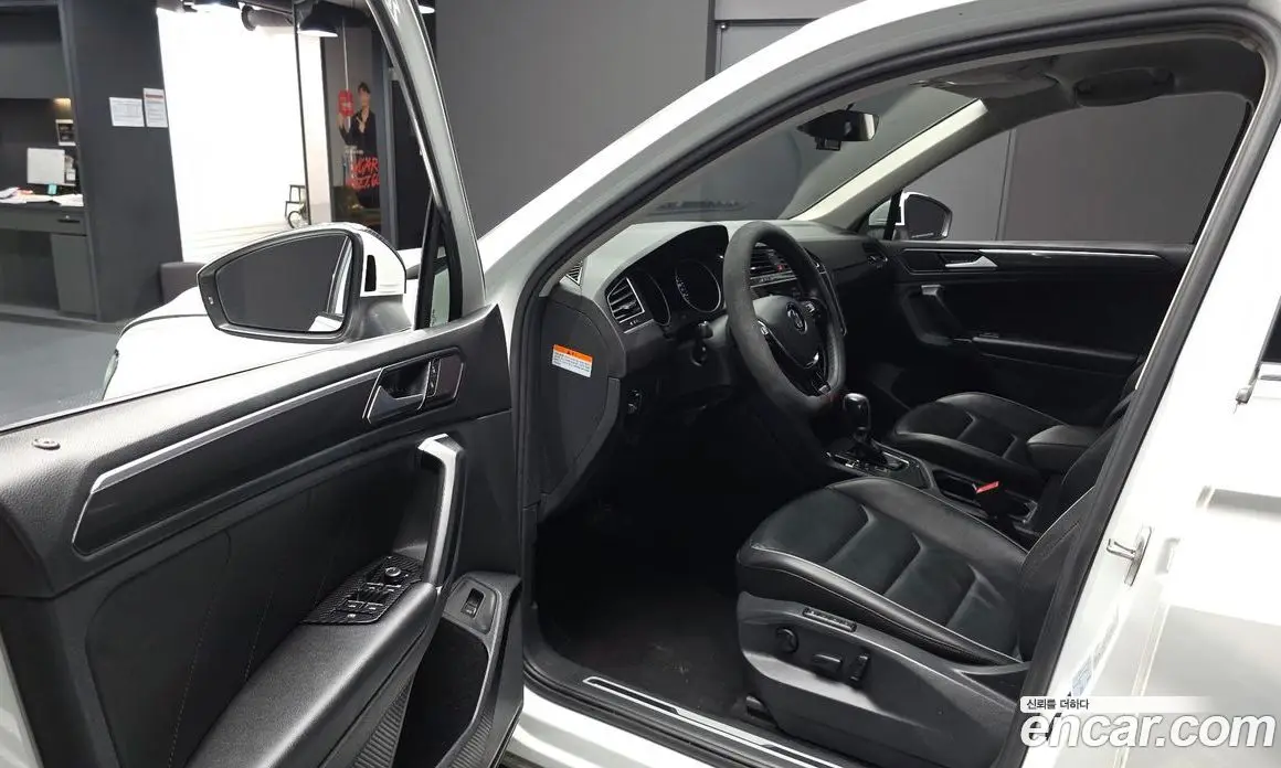 Volkswagen Tiguan 2018 2.0 автомат (гидро), фото 13