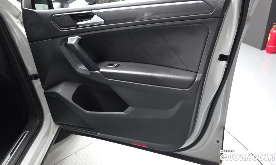 Volkswagen Tiguan 2018 2.0 автомат (гидро), фото 14