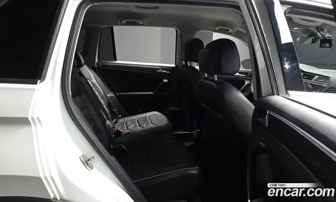 Volkswagen Tiguan 2018 2.0 автомат (гидро), фото 17