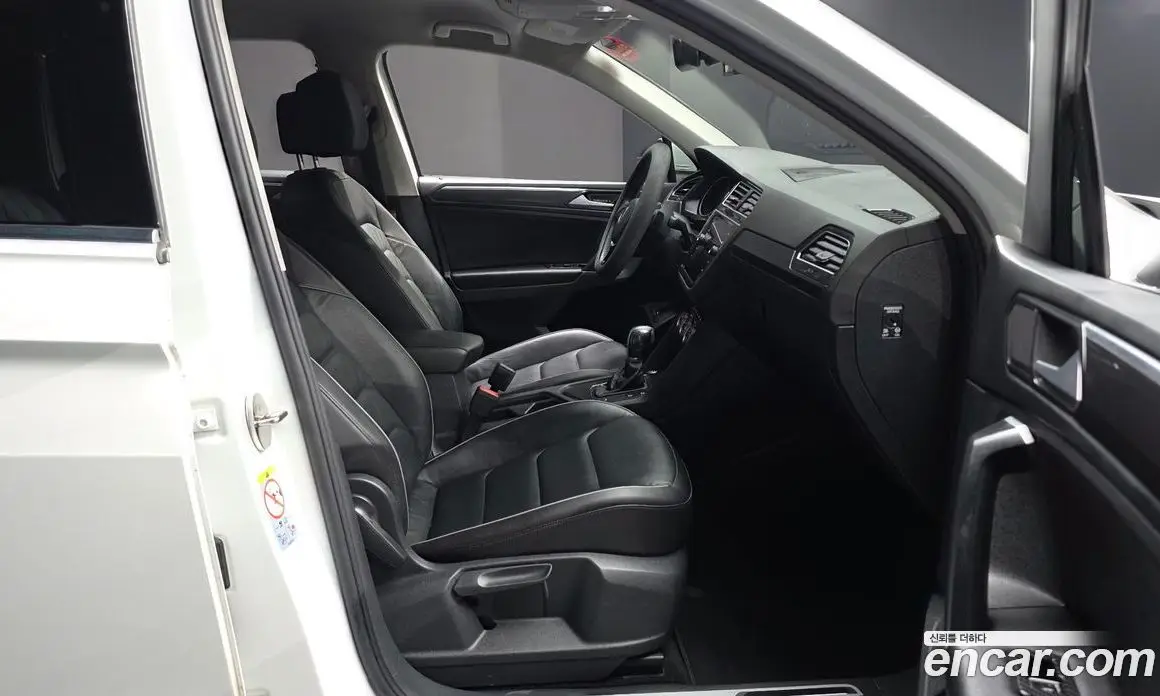 Volkswagen Tiguan 2018 2.0 автомат (гидро), фото 18