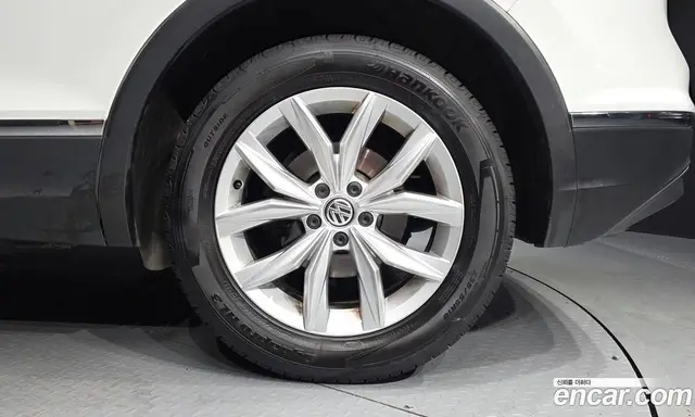 Volkswagen Tiguan 2018 2.0 автомат (гидро), миниатюра 7
