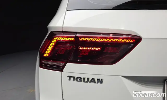 Volkswagen Tiguan 2018 2.0 автомат (гидро), миниатюра 9