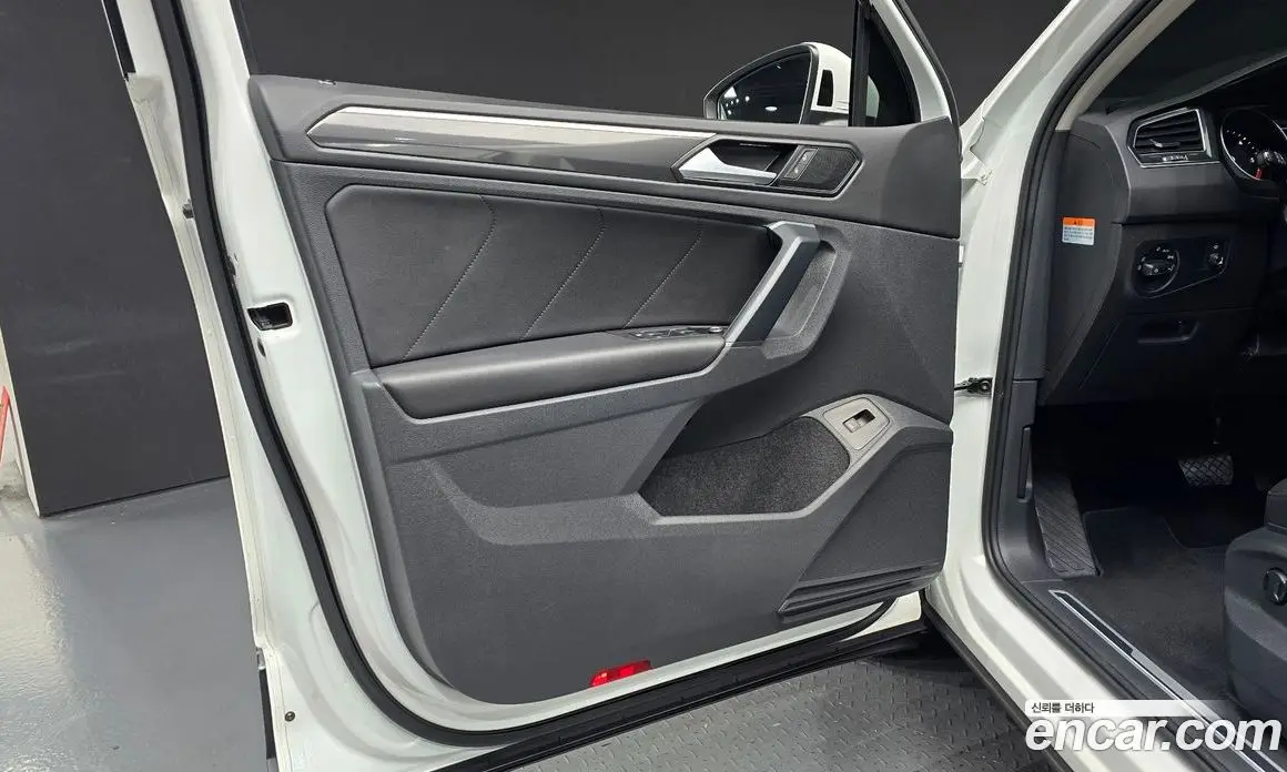 Volkswagen Tiguan 2019 2.0 автомат (гидро), фото 13